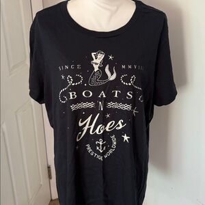 District Perfect Weight “Boats N Hoes” Graphic T-Shirt 3XL